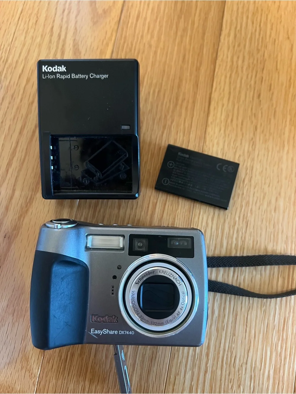 Kodak EasyShare DX 7440 Digital Camera Bundle
